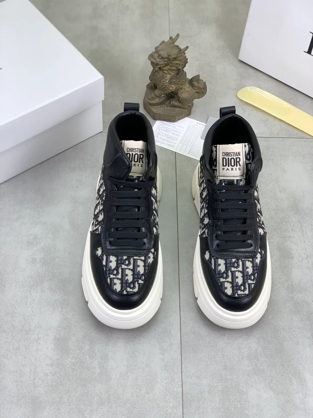 Men's Men's Shoes💰P420💰[New Style]🆘[Dior] Dior original lace-up high-top men's shoes Classic casual shoes 🔥This model is the official classic model with high quality and made by famous original designers. It is made of high-quality cowhide with original materials➕Comfortable and breathable mesh lining➕Pigskin insole. The perfect last shape and generous and fashionable design have attracted many consumers. Suitable for drivers to drive🚗What you want is the highest quality in the market. Color: 2️⃣Code number: 38--44
